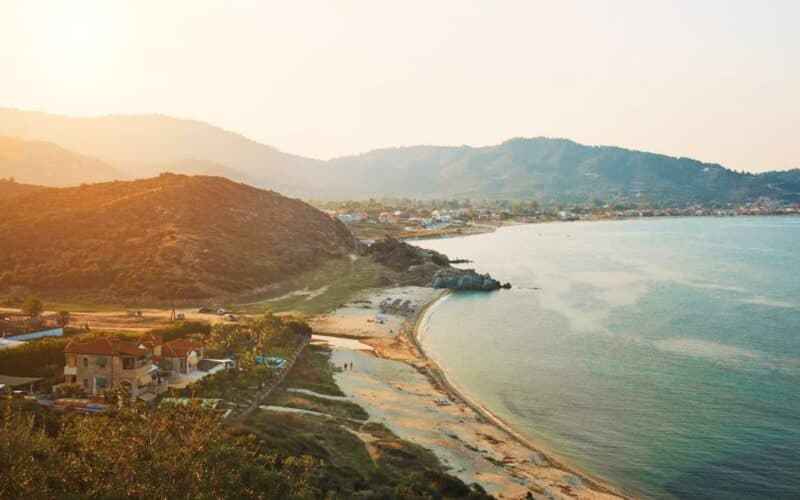 benefícios de morar no litoral