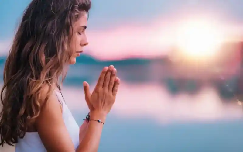 Meditação e oração para trabalhar com paz de espírito