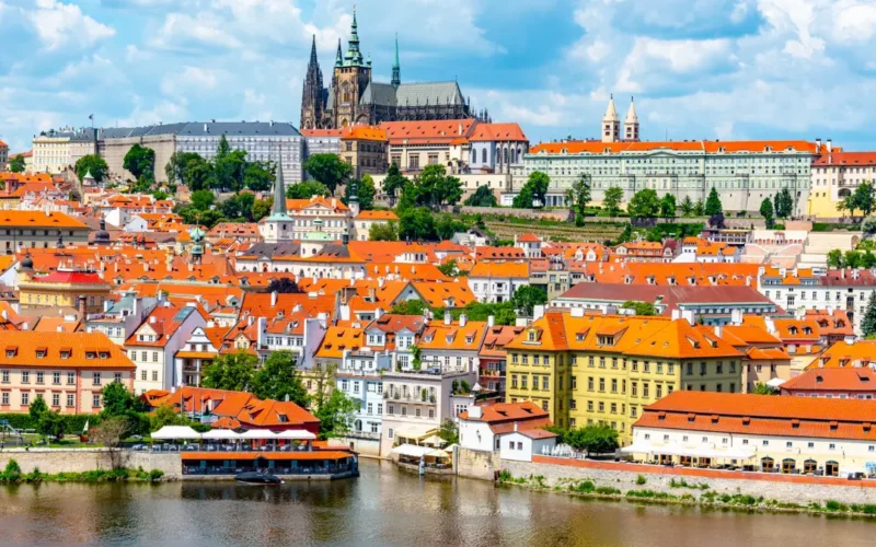 Cidade de Praga fica em que país